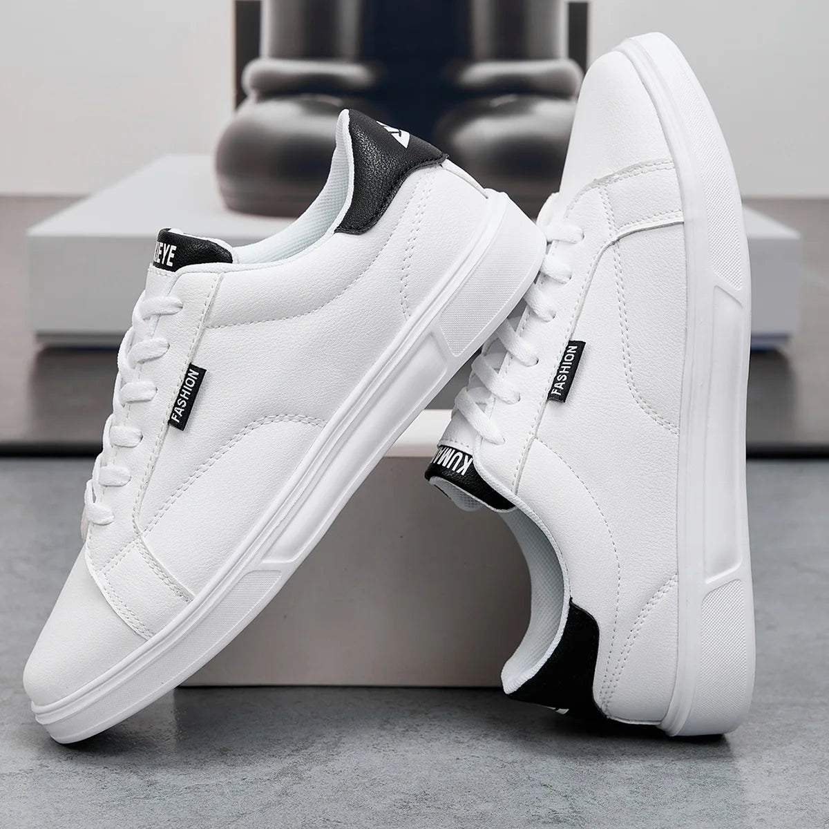 White Black Men Shoes Comfortable Casual Skateboard Shoes Men Solid Leisure Sneakers Lightweight Walking Shoes